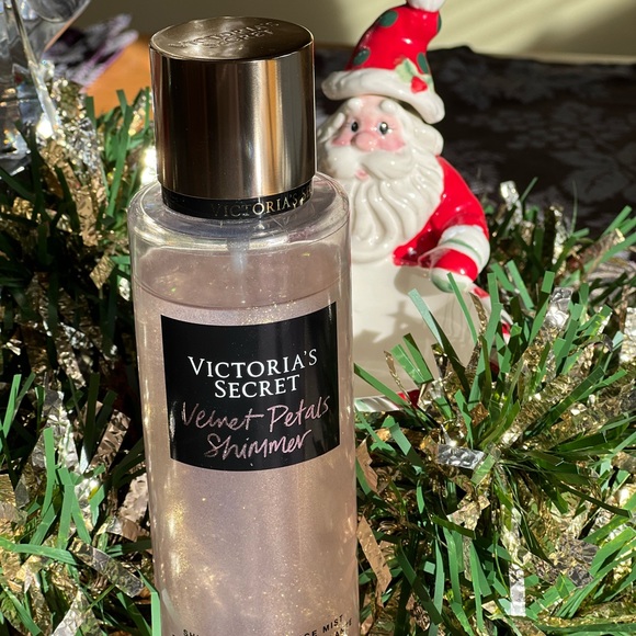 VICTORIA'S SECRET Velvet Petals Shimmer Body Mist - Picture 2 of 6